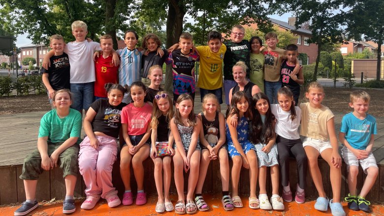 Class 4a with Mrs. Müller and Mrs. Richter