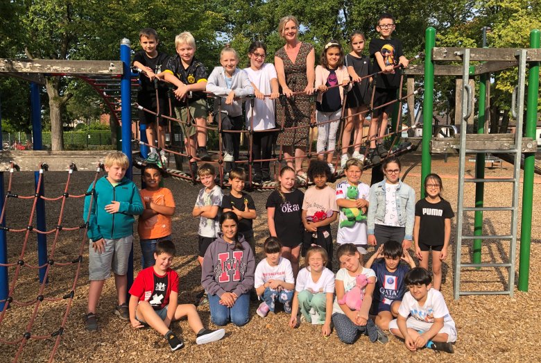 Class 4b with Mrs. S. Uesbeck