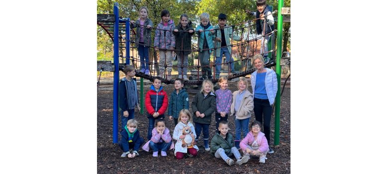 Class 1d with Mrs. Uesbeck Class 1d with Mrs. Uesbeck