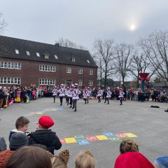 Dance performance by the Dinkelfunken dance guard
