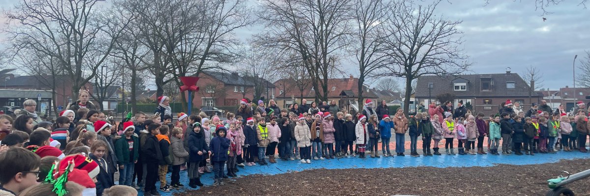 Advent singing in the schoolyard Advent singing in the schoolyard