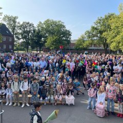 Innskrivningsseremoni i skolegården