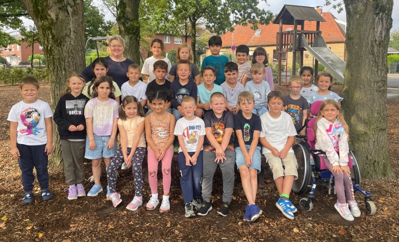 Die Klasse 2b mit Frau Coßmann