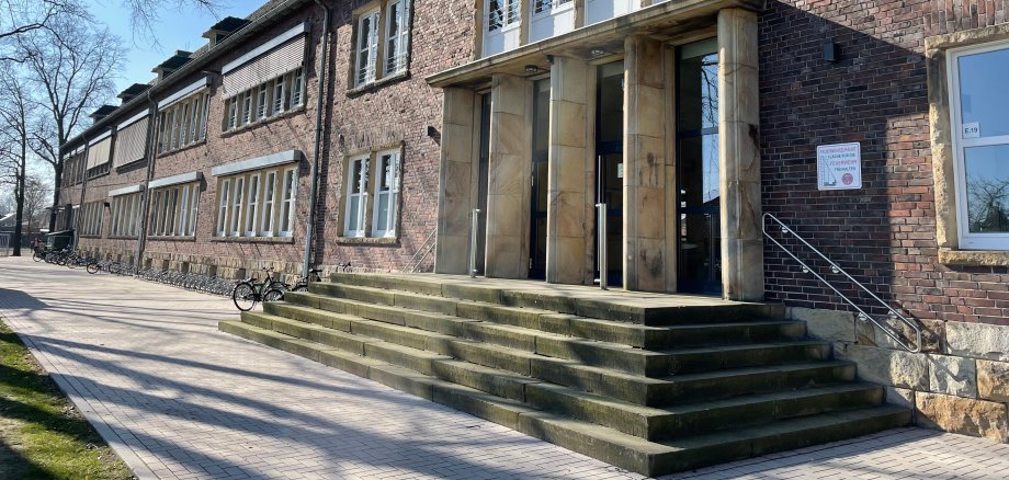 Der hintere Eingangsbereich der EIlermarkschule.