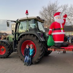 Lichterfest mit leuchtendem Traktor