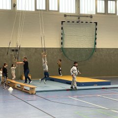 Feuerwehrparcour in der Sporthalle